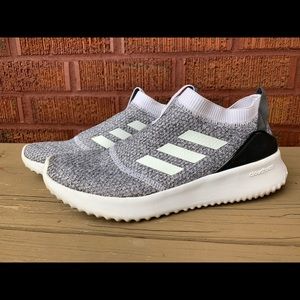 Women’s tennis shoes